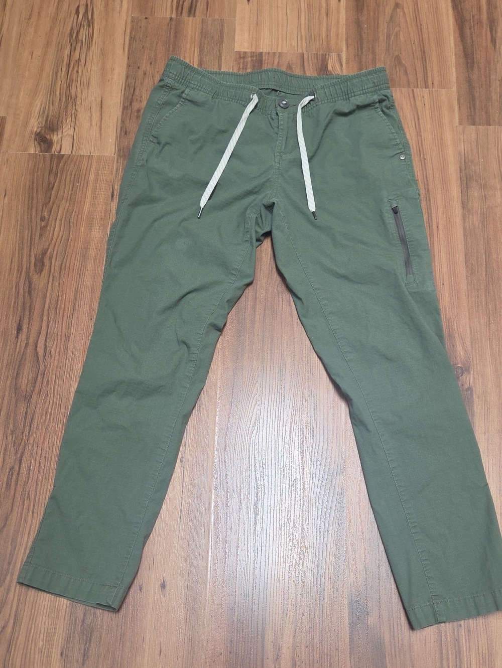 Vuori Olive Drawstring Jogger Pants